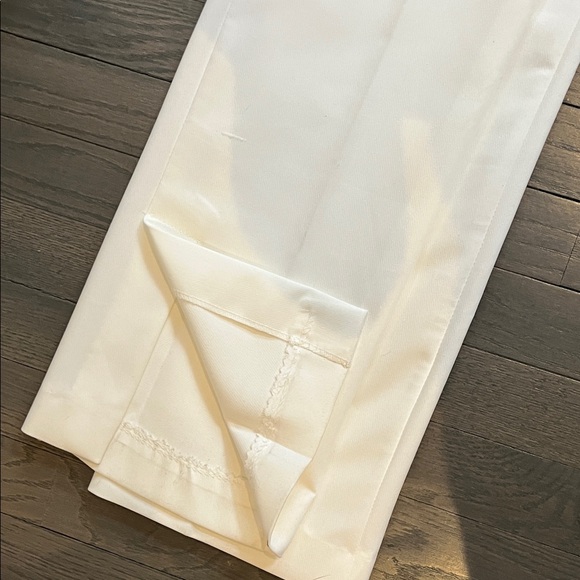 Zara Women's Blazer in Cream with Black Lapel - Picture 5 of 7